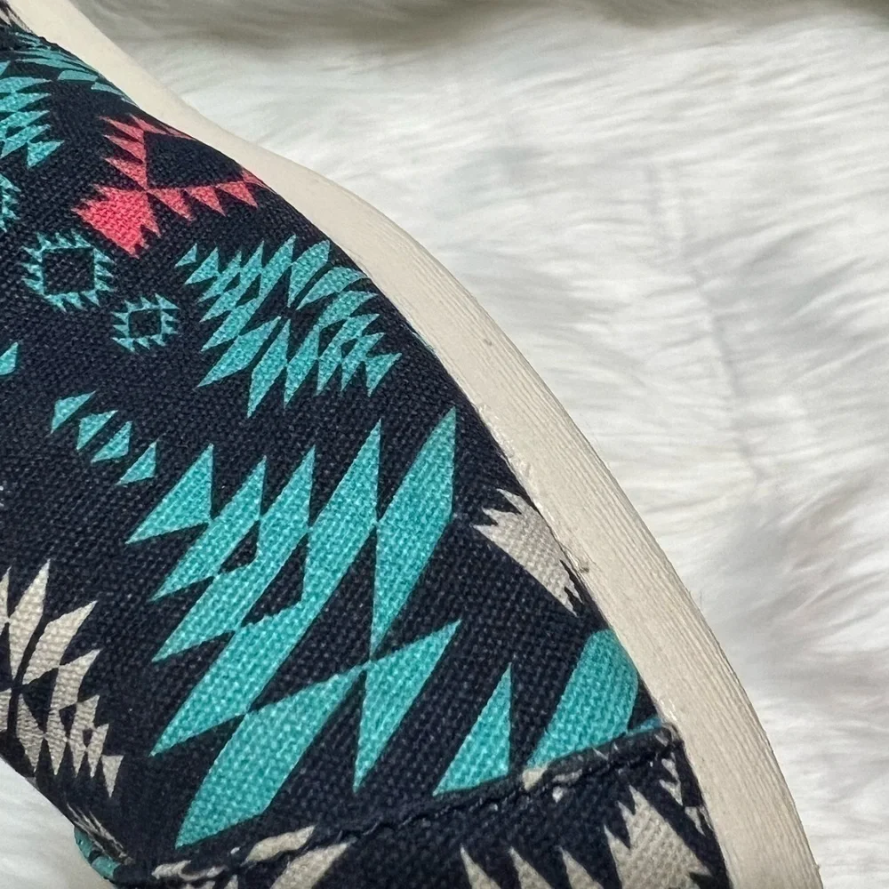 TOM’S Aztec Print Multicolor Women Shoes Sz W7.5